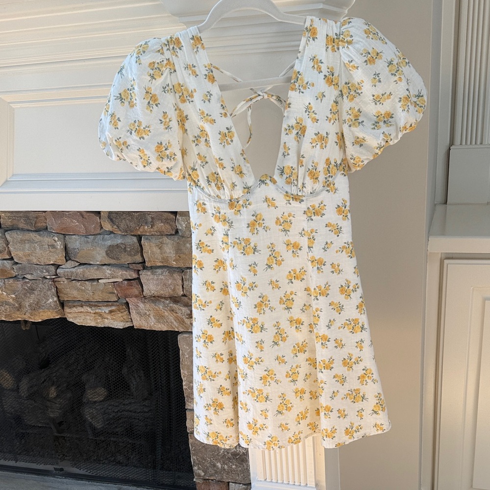 Astr the Label Floral puff sleeve Mini Dress - White and Yellow